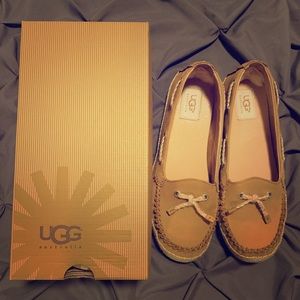 Ugg women size 8 moccasin style shoes